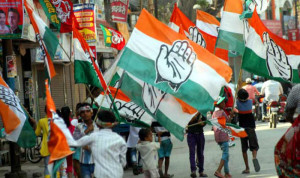 children-with-congress-party-flags-during-the-roadshow-of-congress-vice-president-rahul-gandhi3